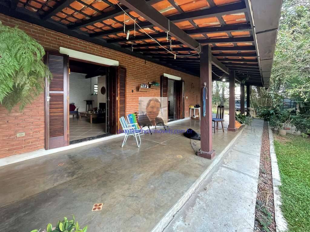 Chácara à venda com 4 quartos, 209m² - Foto 1