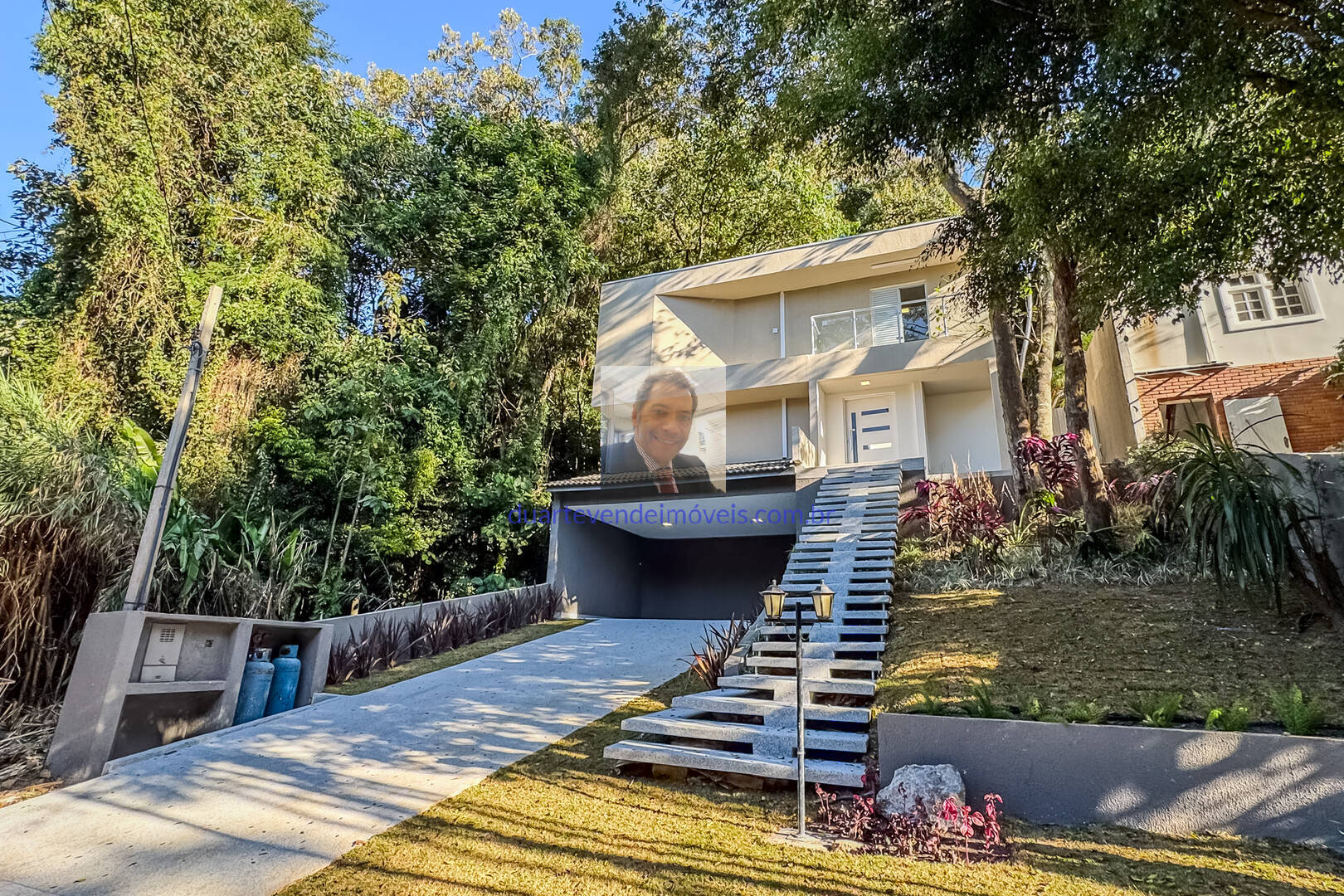 Casa de Condomínio à venda com 3 quartos, 215m² - Foto 1