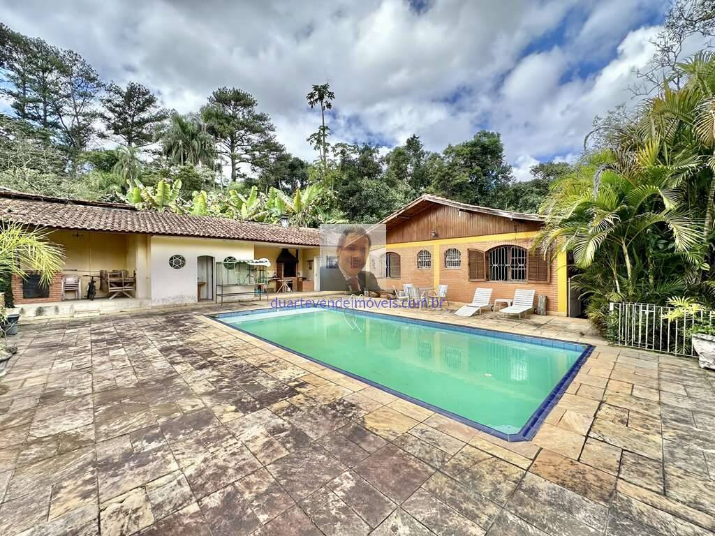 Casa à venda com 3 quartos, 233m² - Foto 1