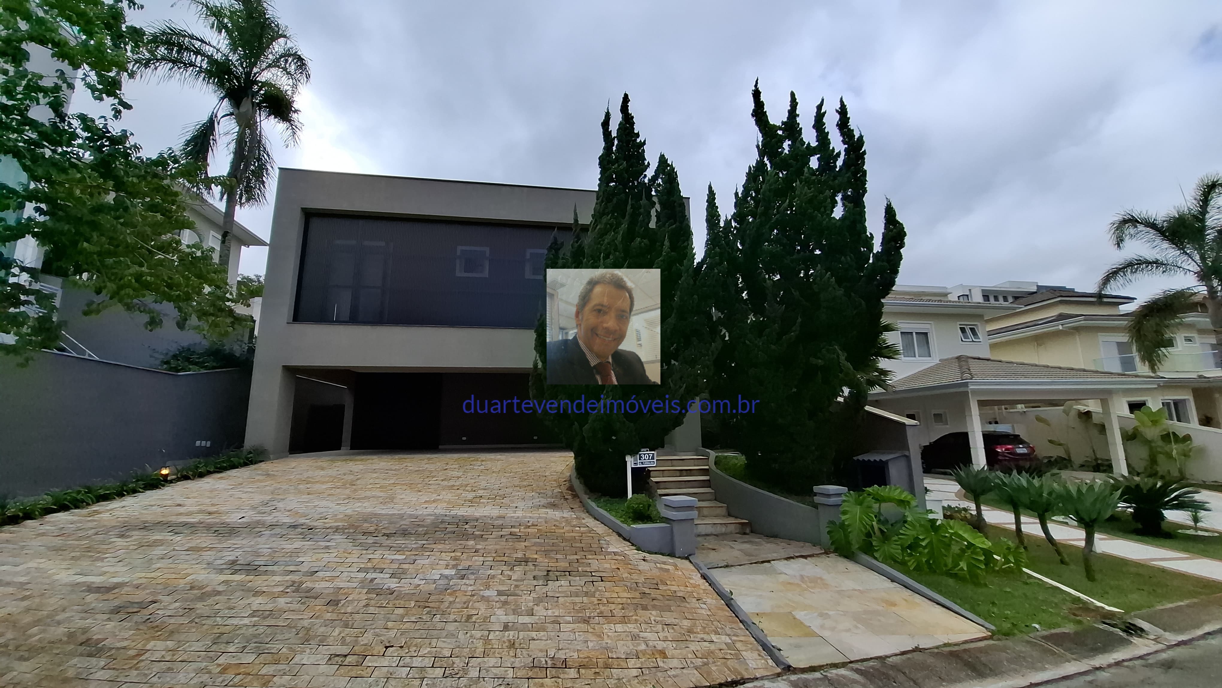 Casa de Condomínio à venda com 4 quartos, 357m² - Foto 1