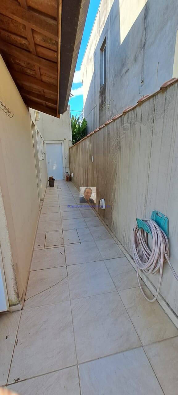 Casa de Condomínio à venda e aluguel com 3 quartos, 220m² - Foto 10